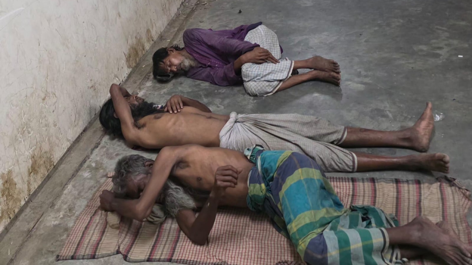 পথশিশু ও ছিন্নমূল /অসহায় মানুষের মুখে হাসি ফোটাতে প্রয়োজন আপনার সামান্য অনুগ্রহ.. 
